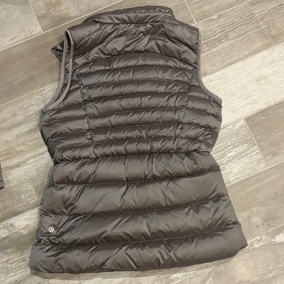 lululemon athletica taupe gray Hooded Puffer Vest - Picture 5 of 5